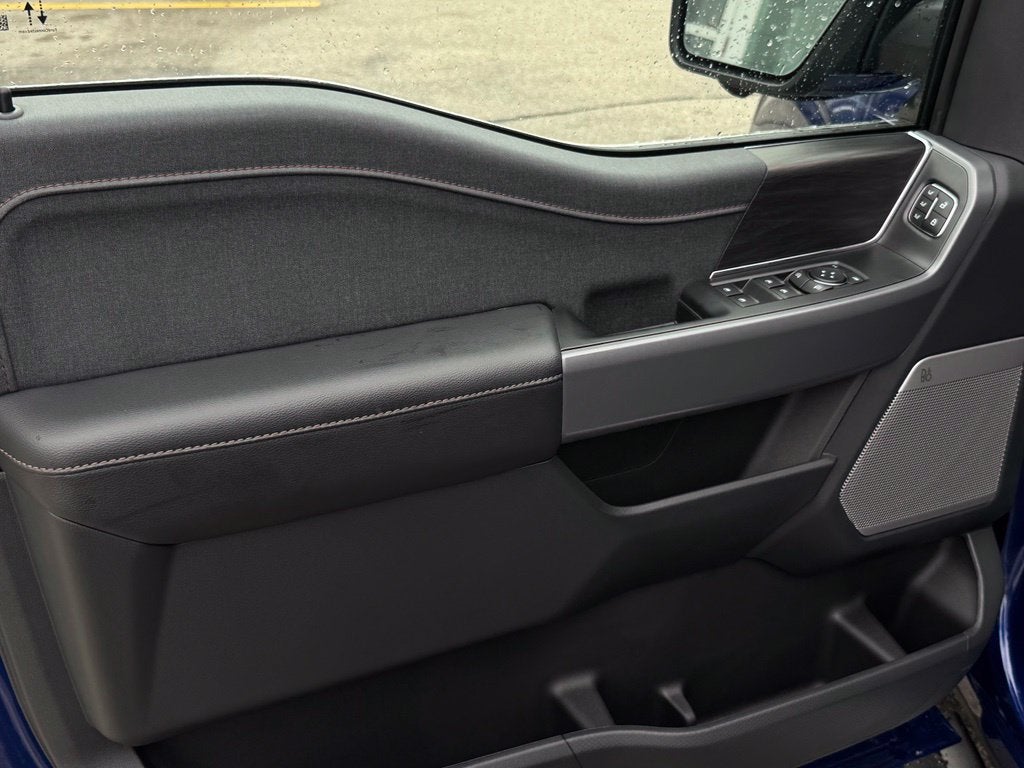 2026 Ford F-150 Lariat w/Twin Panel Roof + FX4 Pkg