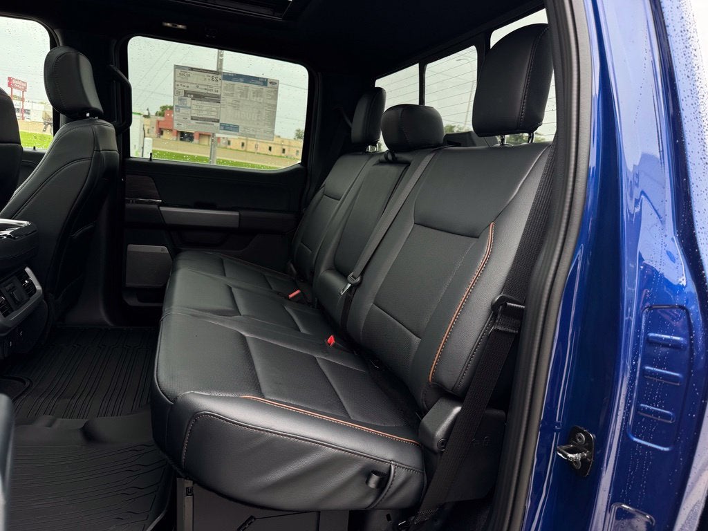 2026 Ford F-150 Lariat w/Twin Panel Roof + FX4 Pkg