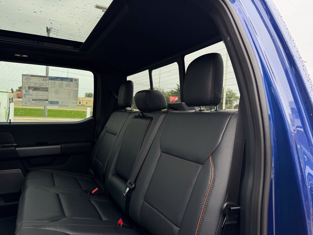2026 Ford F-150 Lariat w/Twin Panel Roof + FX4 Pkg