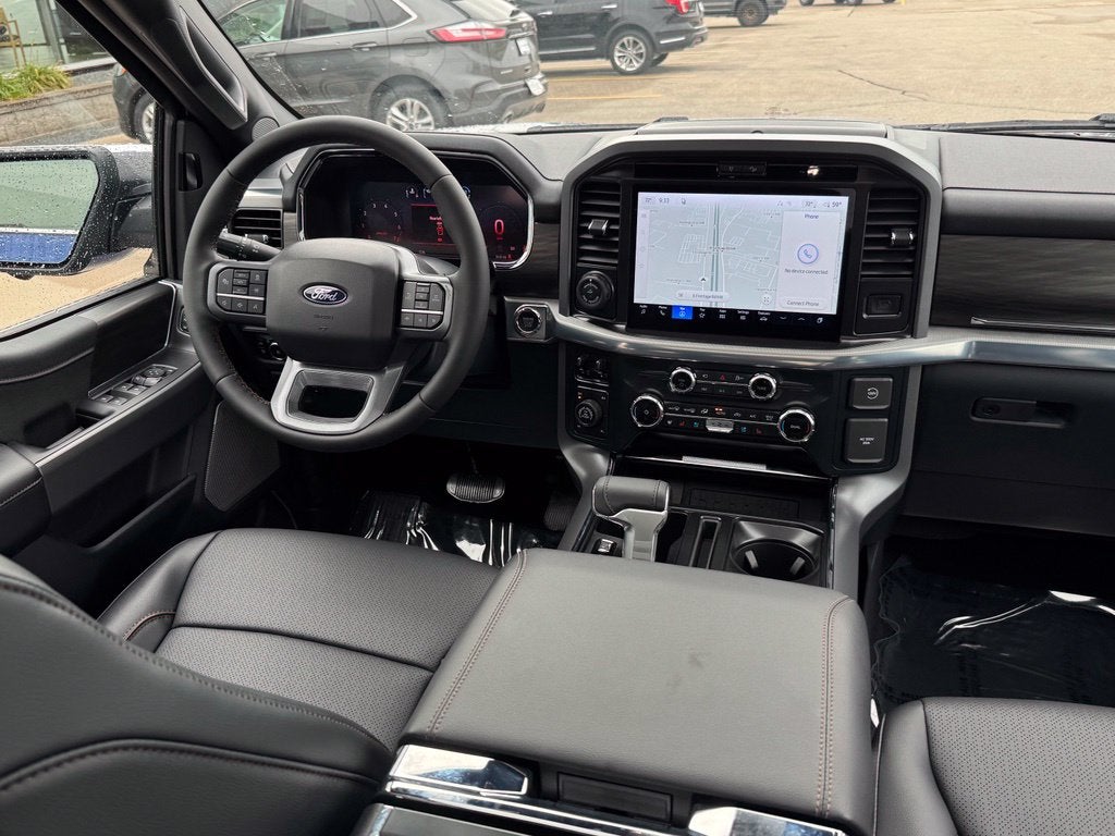 2026 Ford F-150 Lariat w/Twin Panel Roof + FX4 Pkg