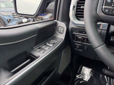 2026 Ford F-150 Lariat w/Twin Panel Roof + FX4 Pkg