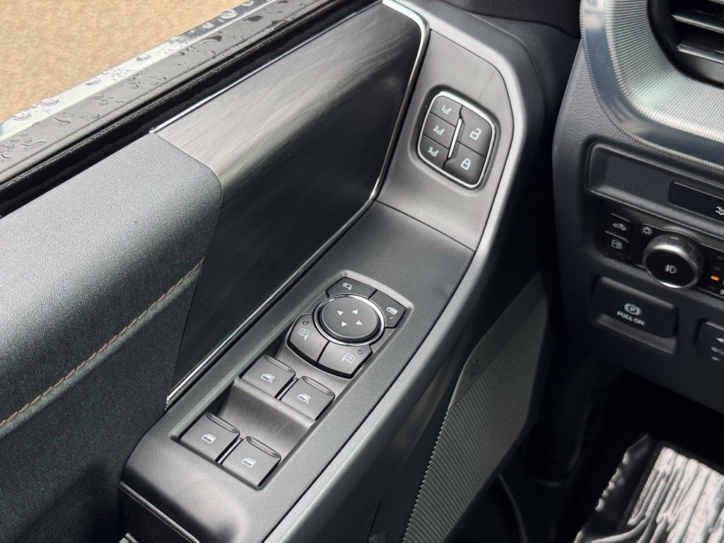 2026 Ford F-150 Lariat w/Twin Panel Roof + FX4 Pkg