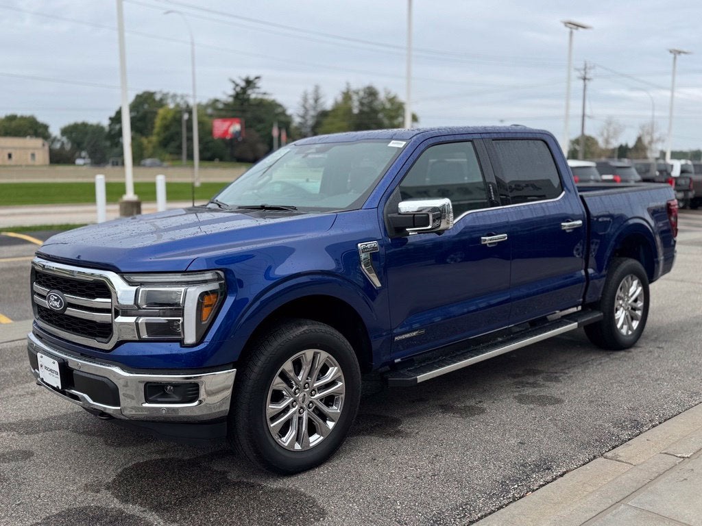 2026 Ford F-150 Lariat w/Twin Panel Roof + FX4 Pkg