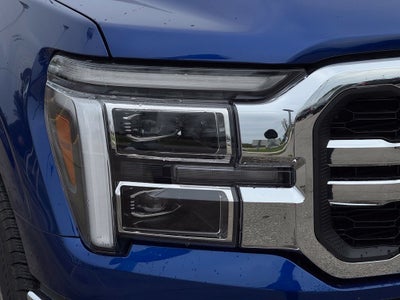 2026 Ford F-150 Lariat w/Twin Panel Roof + FX4 Pkg