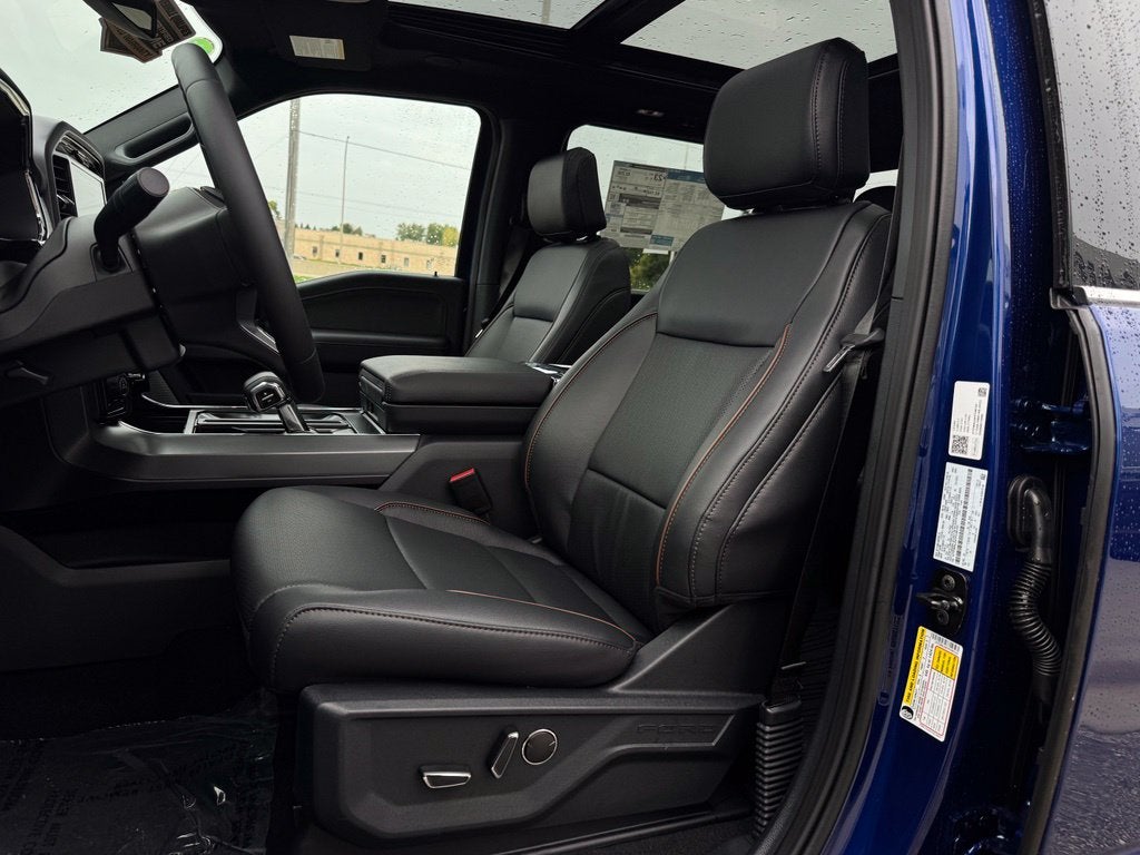 2026 Ford F-150 Lariat w/Twin Panel Roof + FX4 Pkg