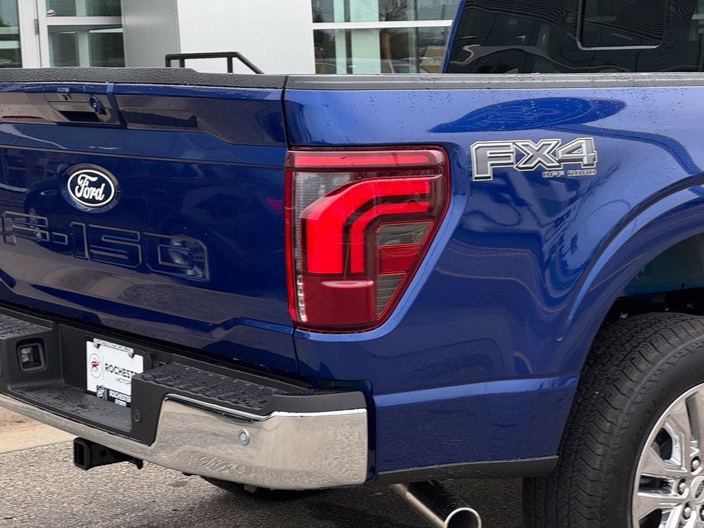 2026 Ford F-150 Lariat w/Twin Panel Roof + FX4 Pkg