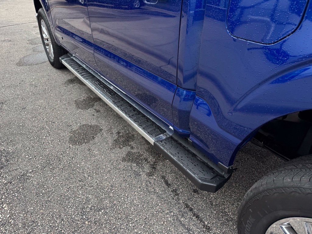 2026 Ford F-150 Lariat w/Twin Panel Roof + FX4 Pkg