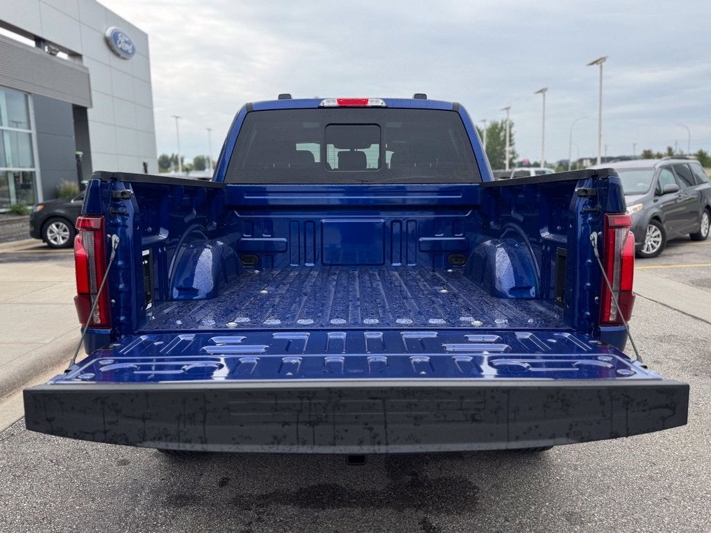 2026 Ford F-150 Lariat w/Twin Panel Roof + FX4 Pkg