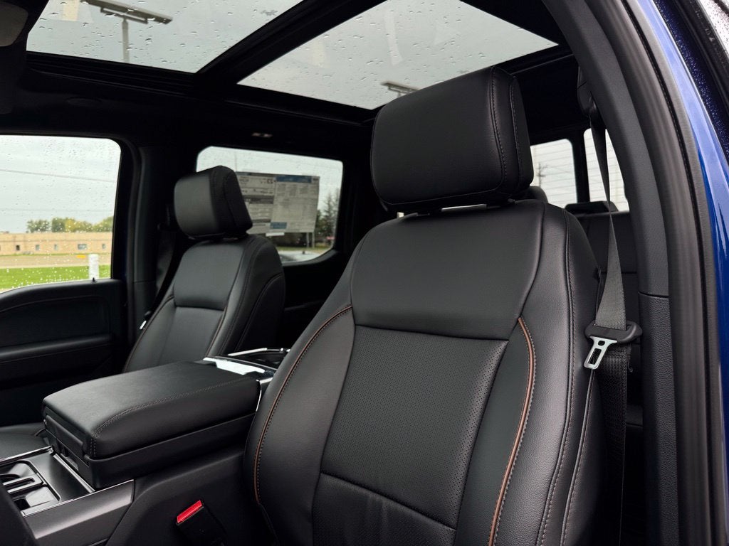 2026 Ford F-150 Lariat w/Twin Panel Roof + FX4 Pkg