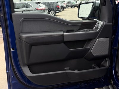 2026 Ford F-150 Lariat w/Twin Panel Roof + FX4 Pkg