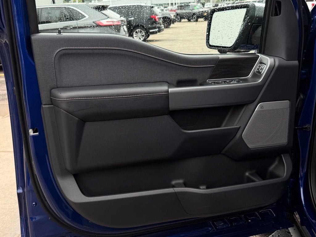 2026 Ford F-150 Lariat w/Twin Panel Roof + FX4 Pkg