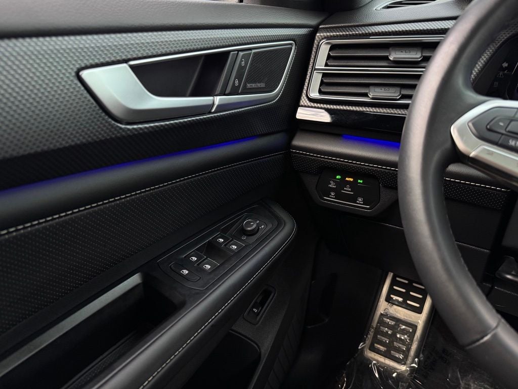 2024 Volkswagen Atlas Cross Sport 2.0T SEL Premium R-Line