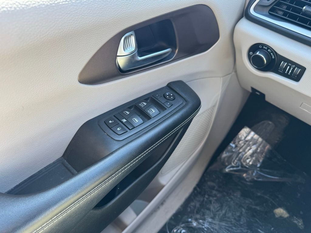 2020 Chrysler Voyager LXI