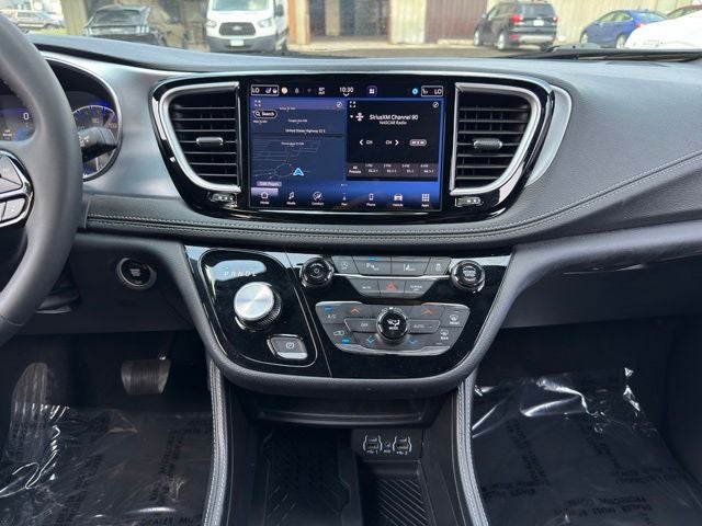 Used 2025 Chrysler Pacifica Limited with VIN 2C4RC1GG2SR569660 for sale in Rochester, Minnesota
