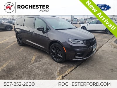 2021 Chrysler Pacifica Limited w/ 360 Camera + Seatback Video Screens