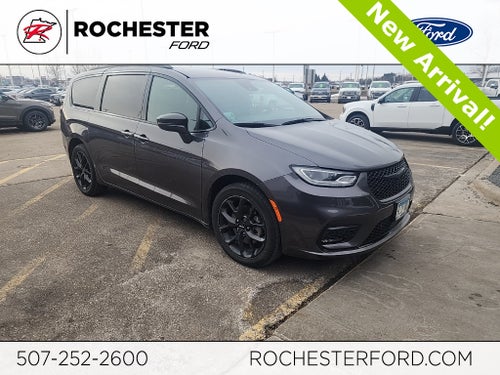 2021 Chrysler Pacifica Limited w/ 360 Camera + Seatback Video Screens