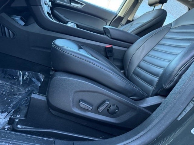 2024 Ford Edge SEL w/ Panoramic Moonroof + Heated Steering Wheel