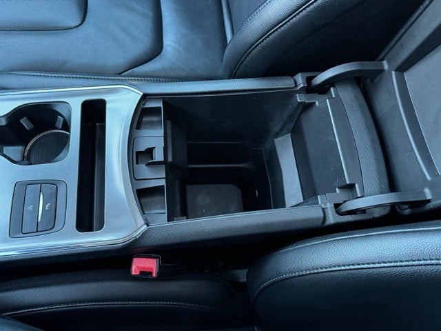 2022 Ford Edge Titanium w/ Panoramic Moonroof + Trailer Tow Package