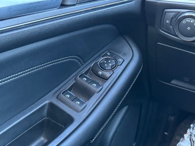 2022 Ford Edge Titanium w/ Panoramic Moonroof + Trailer Tow Package