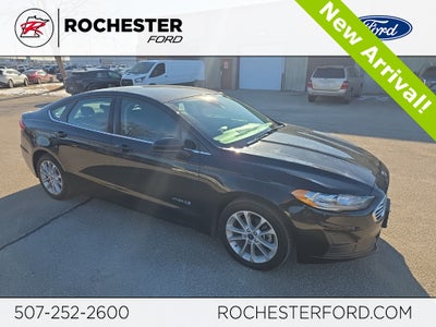 2019 Ford Fusion Hybrid SE w/ Navigation + Adaptive Cruise