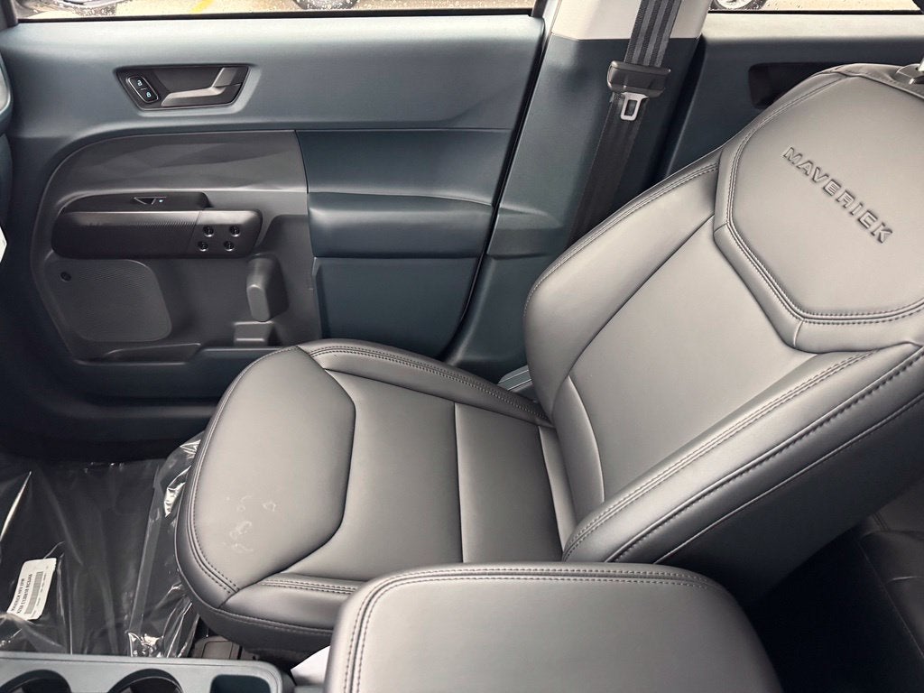 2026 Ford Maverick Lariat w/ 4k Tow and Black Appearance