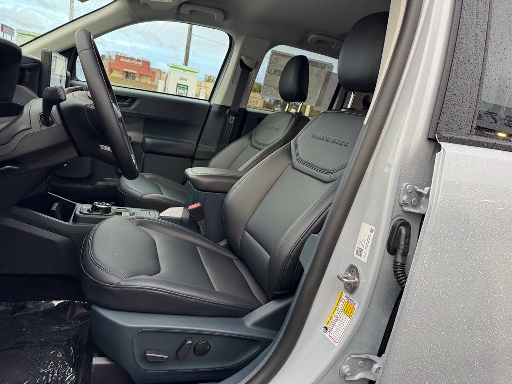 2026 Ford Maverick Lariat w/ 4k Tow and Black Appearance