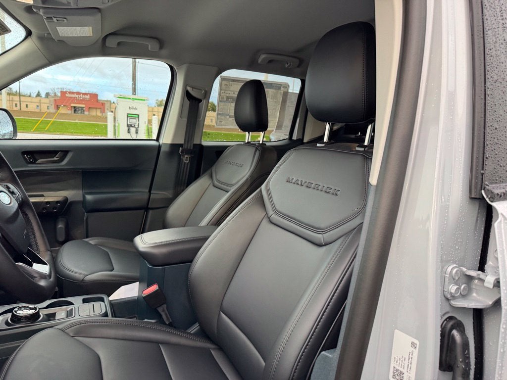 2026 Ford Maverick Lariat w/ 4k Tow and Black Appearance