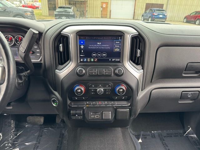 Used 2019 Chevrolet Silverado 1500 LT with VIN 3GCPYDEK6KG123809 for sale in Rochester, Minnesota