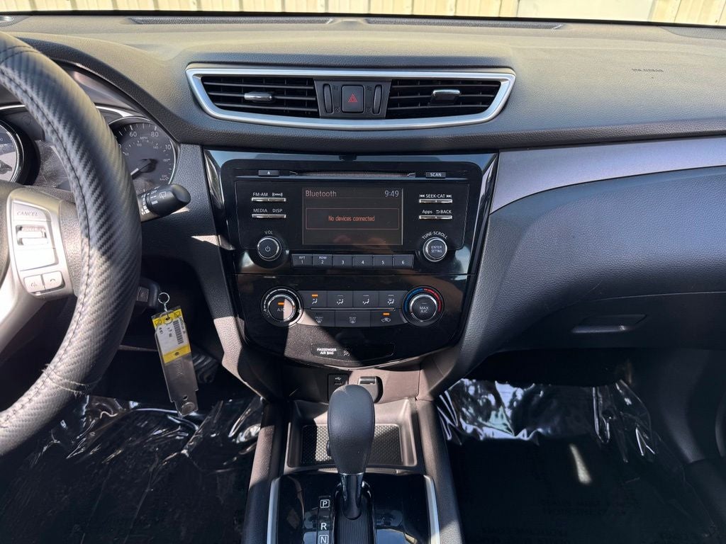 Used 2015 Nissan Rogue S with VIN 5N1AT2MV3FC883897 for sale in Rochester, Minnesota