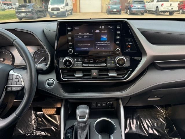 Used 2020 Toyota Highlander XLE with VIN 5TDGZRBH6LS007662 for sale in Rochester, Minnesota