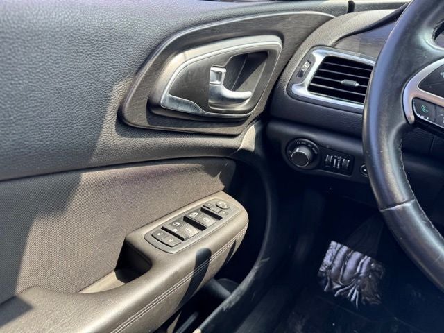 2017 Chrysler 200 LX