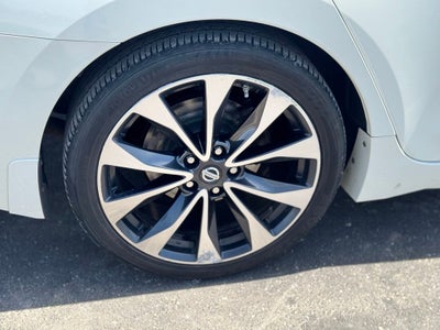 2016 Nissan Maxima SR
