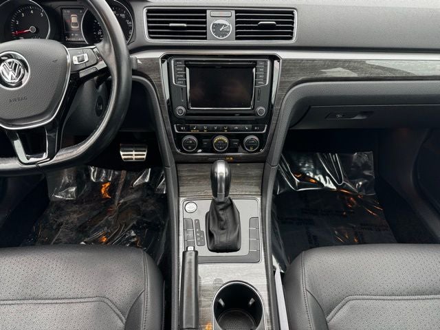 2017 Volkswagen Passat 1.8T SE w/Technology