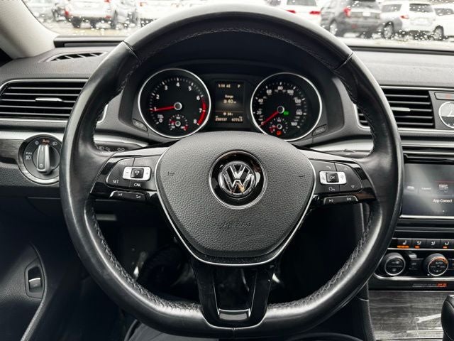 2017 Volkswagen Passat 1.8T SE w/Technology