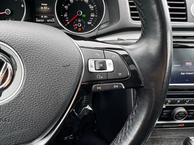 2017 Volkswagen Passat 1.8T SE w/Technology