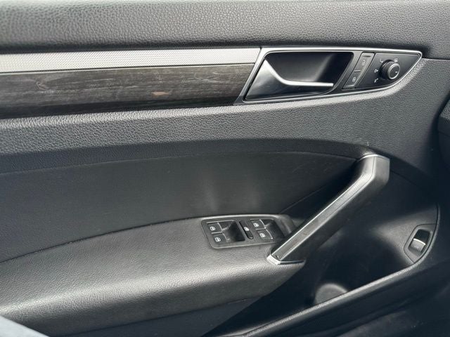 2017 Volkswagen Passat 1.8T SE w/Technology