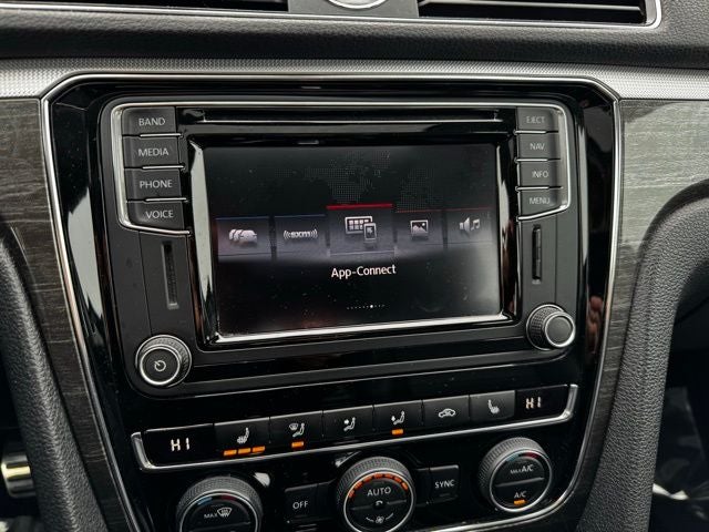 2017 Volkswagen Passat 1.8T SE w/Technology