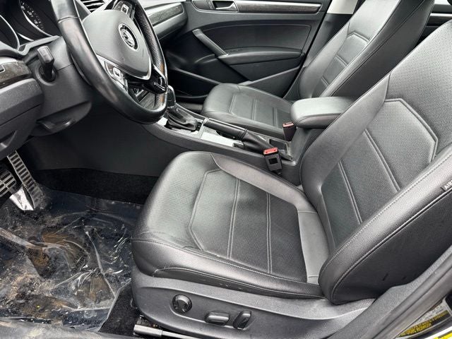 2017 Volkswagen Passat 1.8T SE w/Technology