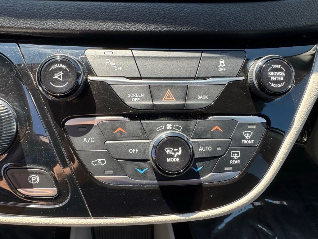 2017 Chrysler Pacifica Touring L
