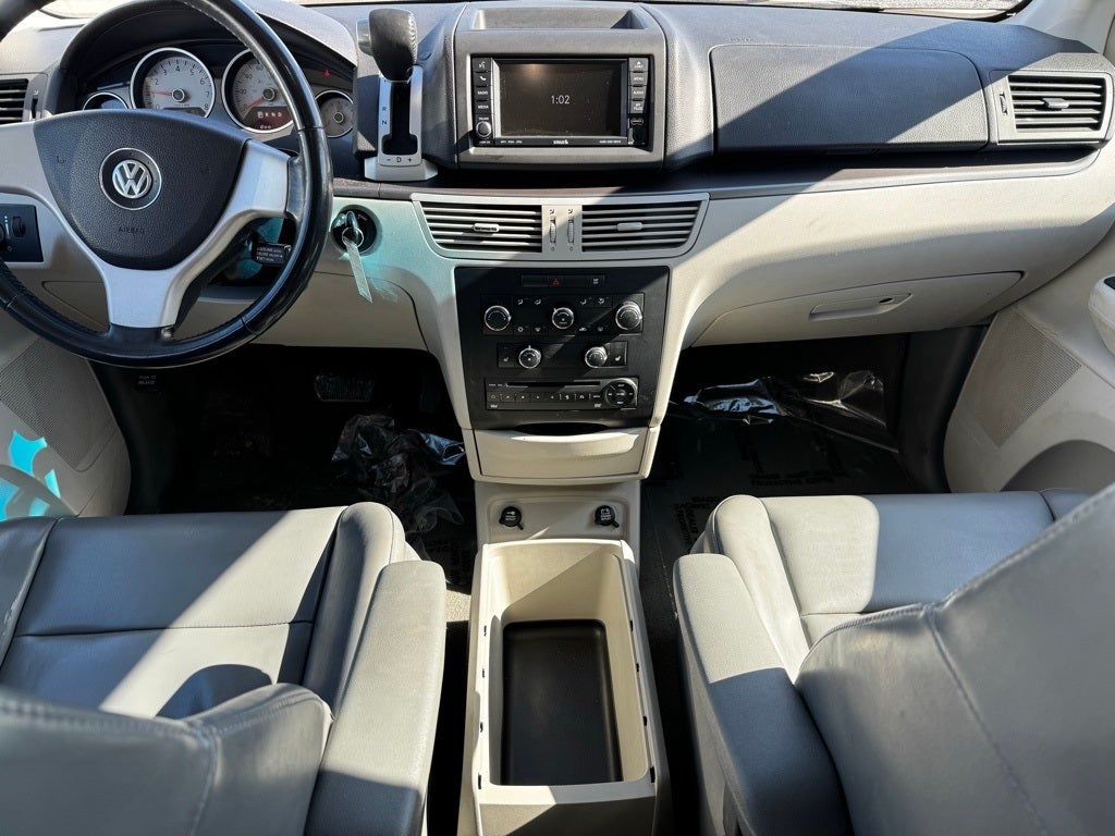 2010 Volkswagen Routan SE