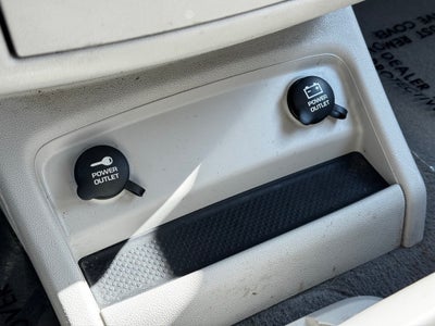 2010 Volkswagen Routan SE