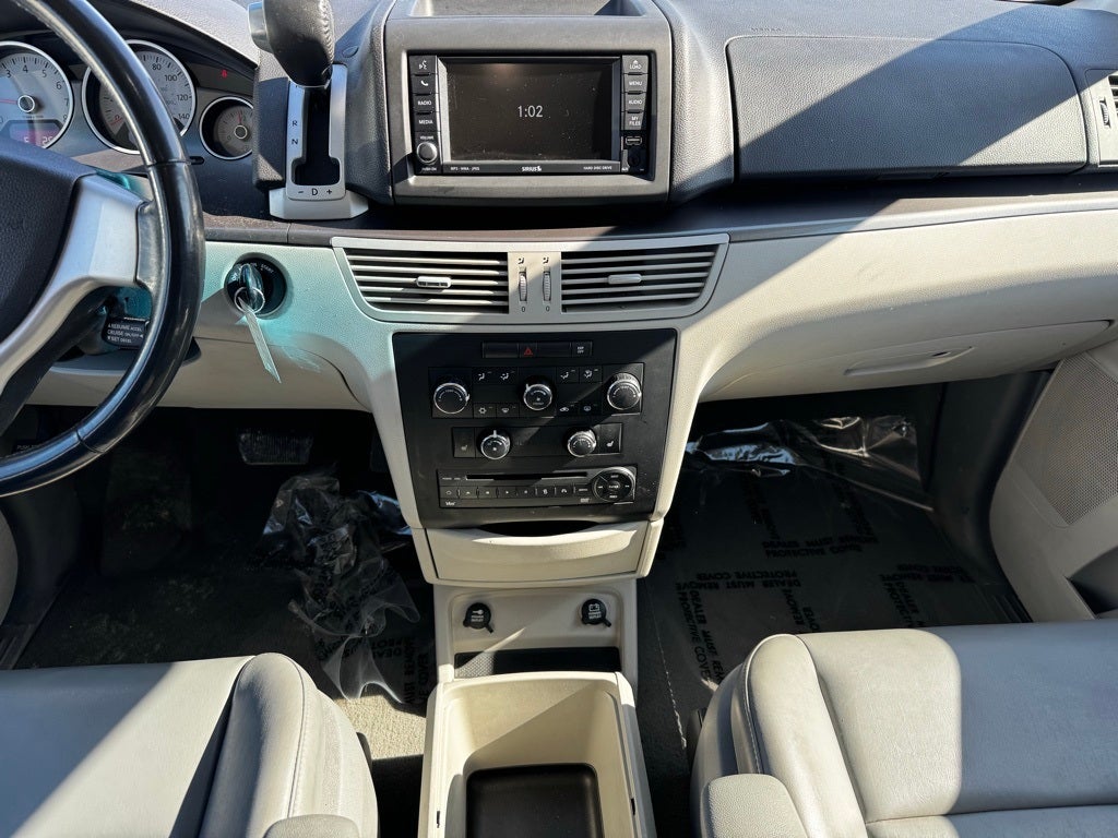 2010 Volkswagen Routan SE