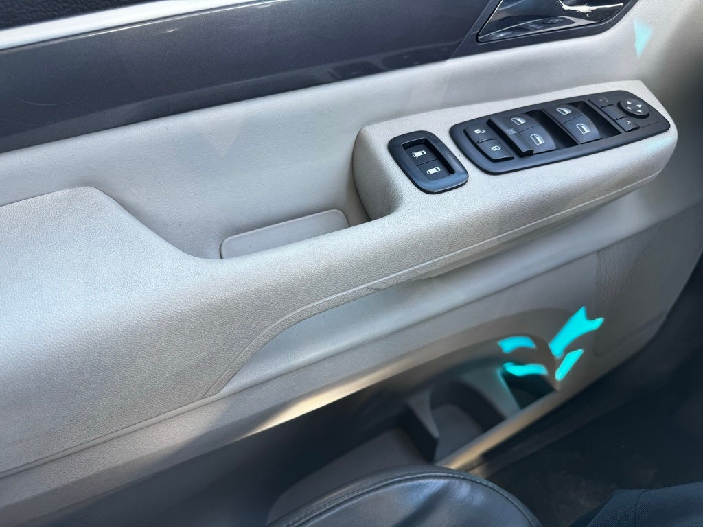 2010 Volkswagen Routan SE