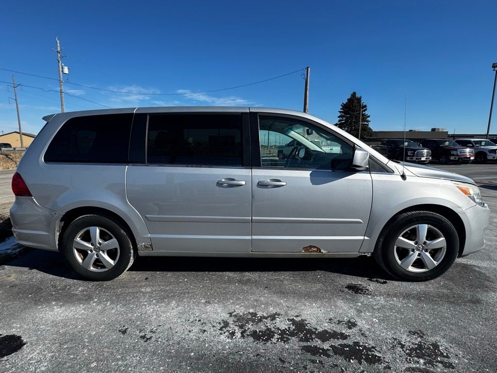 2010 Volkswagen Routan SE