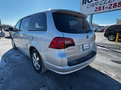 2010 Volkswagen Routan SE