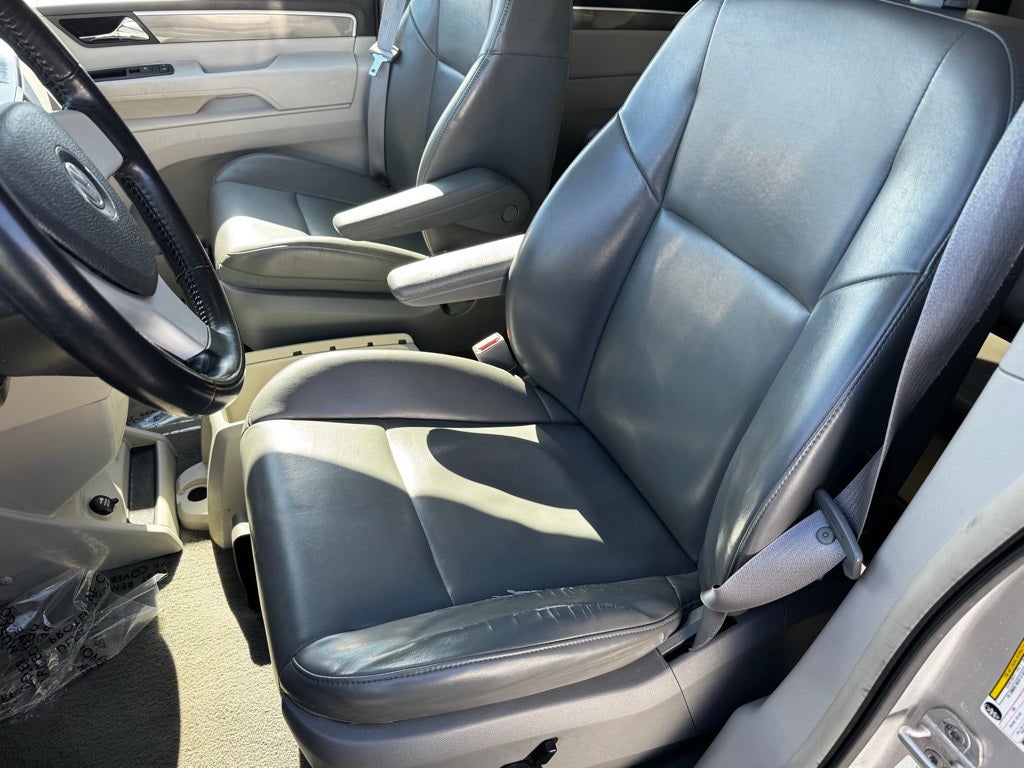 2010 Volkswagen Routan SE