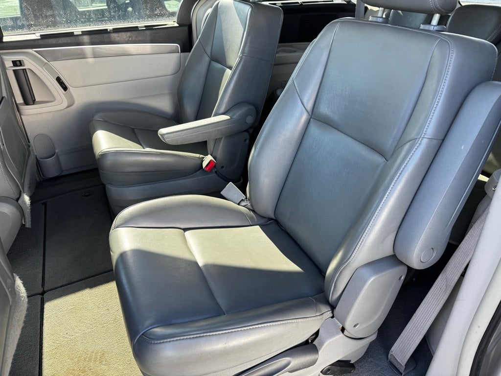 2010 Volkswagen Routan SE