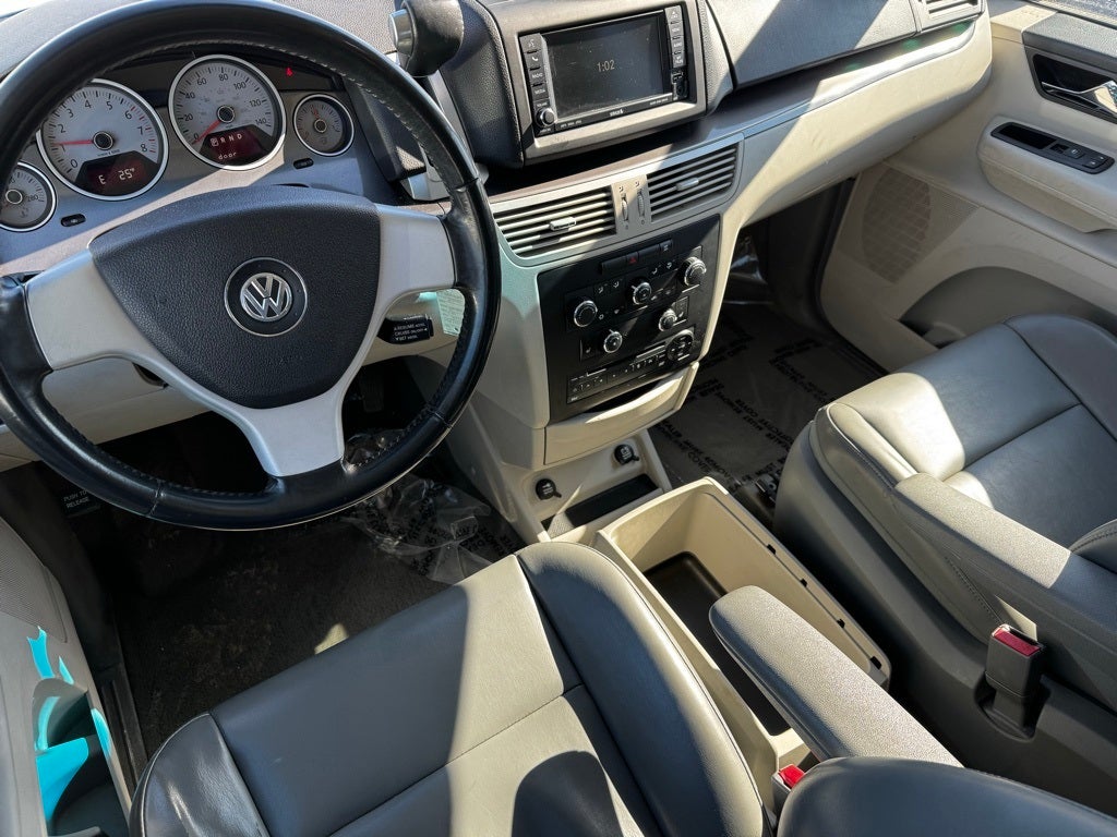 2010 Volkswagen Routan SE