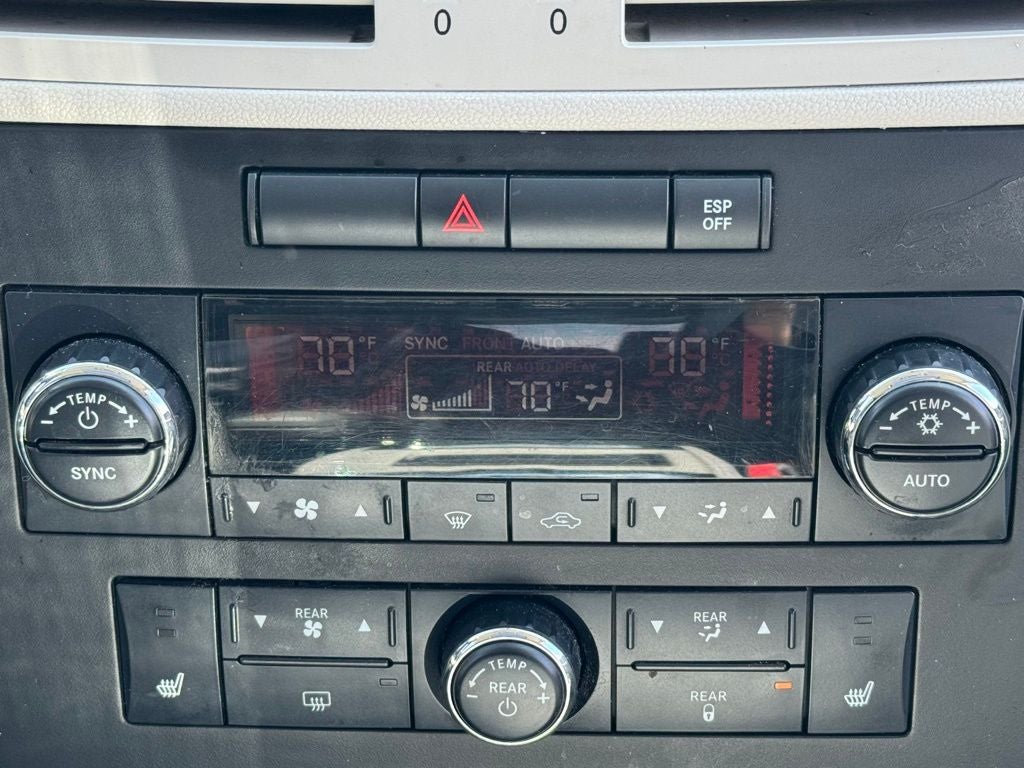 2010 Volkswagen Routan SEL