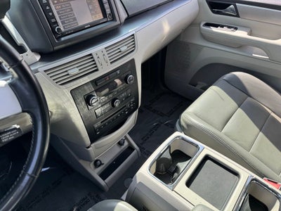 2010 Volkswagen Routan SEL